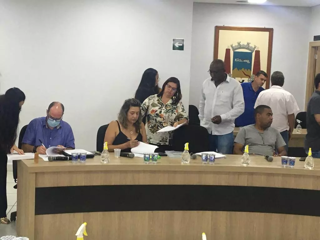 Antes de recesso, Câmara aprova criação de cargos na Prefeitura, Refis e convênio para Centro de Capoeira